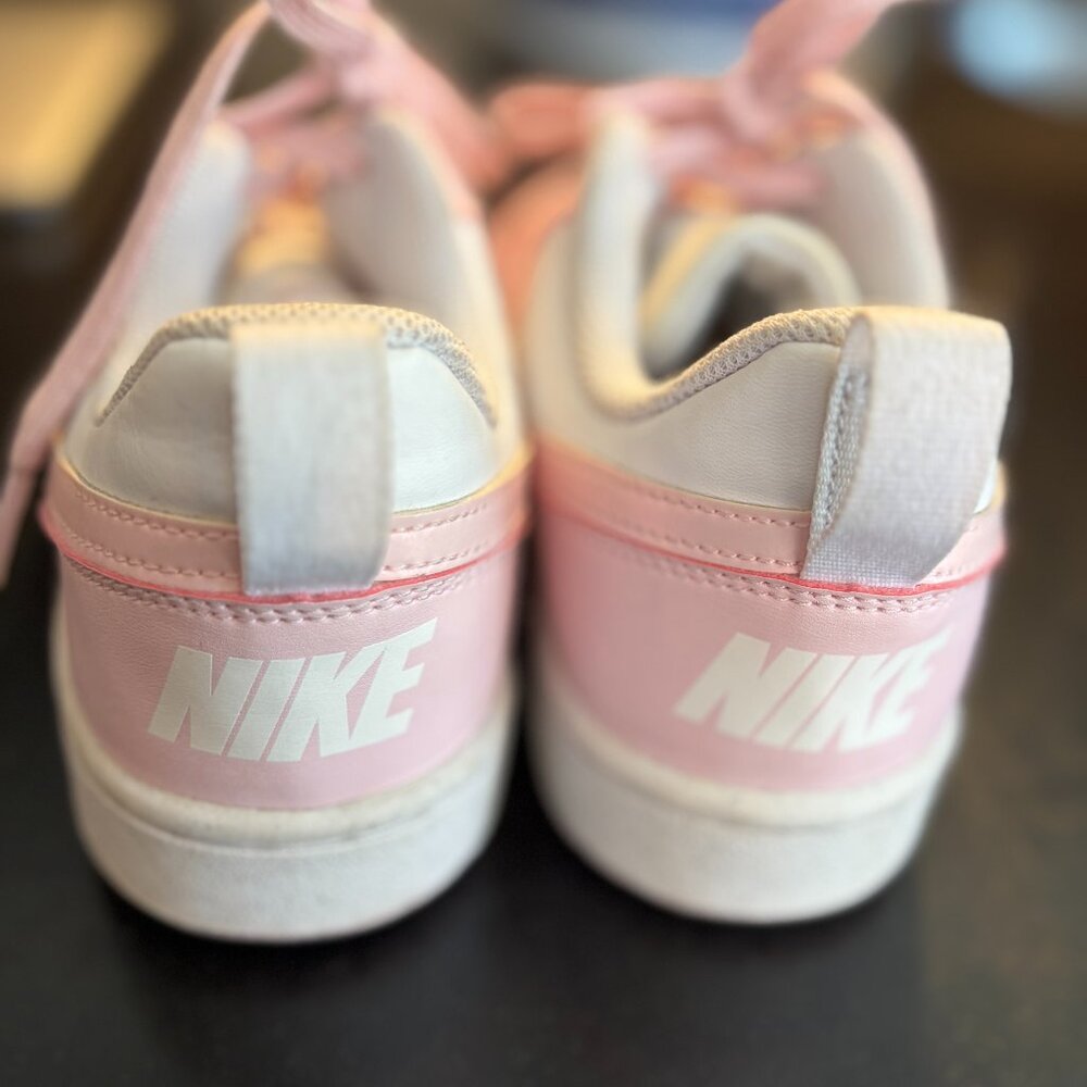 Nike Court Borough Low 2 SE in white and pink US 6.5Y